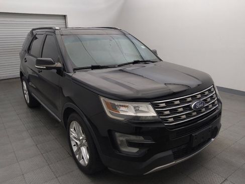 Used 2017 Ford Explorer XLT w/ Equipment Group 202A FWD image 13