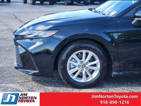 Used 2025 Toyota Camry LE w/ Convenience Package FWD image 9