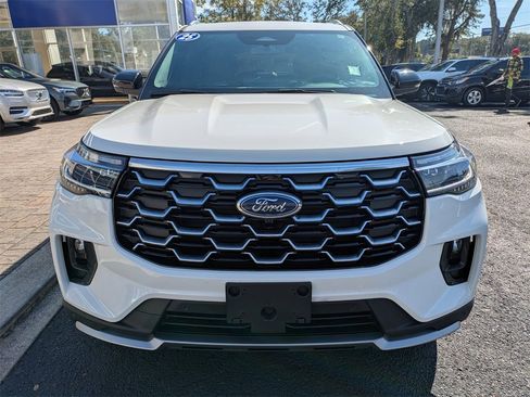 Used 2025 Ford Explorer Platinum image 9