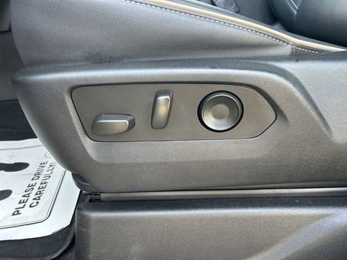 Used 2023 GMC Yukon SLT image 16