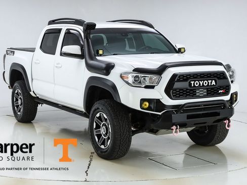 Used 2018 Toyota Tacoma TRD Off-Road image 15