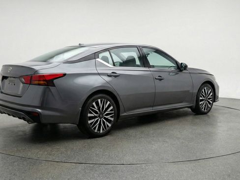 Used 2025 Nissan Altima 2.5 SV image 9