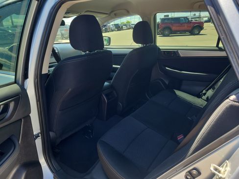 Used 2017 Subaru Outback 2.5i AWD/4WD image 11