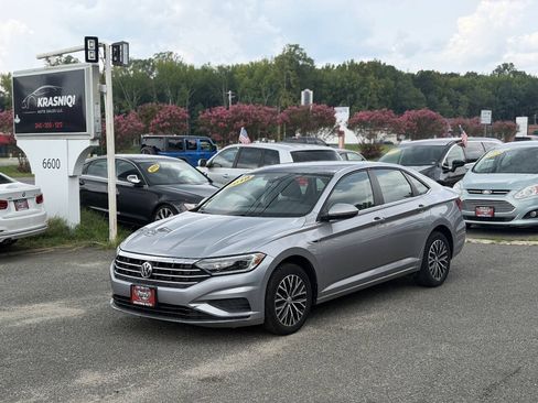 Used 2019 Volkswagen Jetta SEL w/ Cold Weather Package FWD image 1
