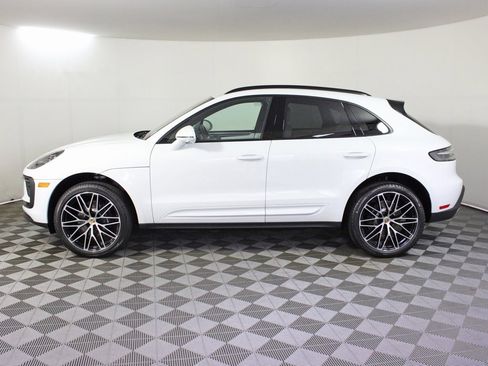 Certified 2025 Porsche Macan image 2