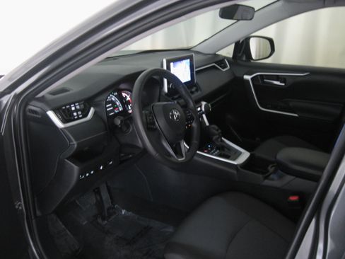 Used 2025 Toyota RAV4 XLE w/ Convenience Package AWD/4WD image 11
