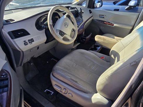 Used 2014 Toyota Sienna XLE image 17