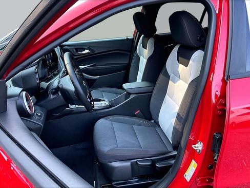 Used 2026 Chevrolet Trax RS FWD image 9