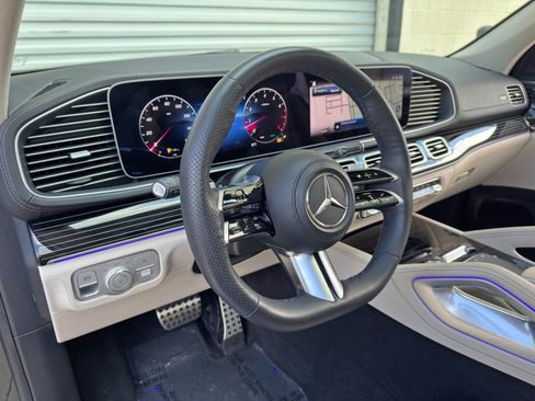 Used 2024 Mercedes-Benz GLS 580 4MATIC image 14