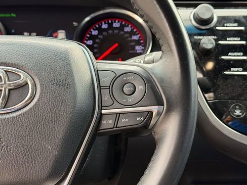 Used 2018 Toyota Camry XSE image 9