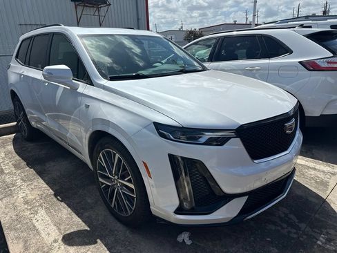 Used 2023 Cadillac XT6 Sport w/ Technology Package AWD/4WD image 3