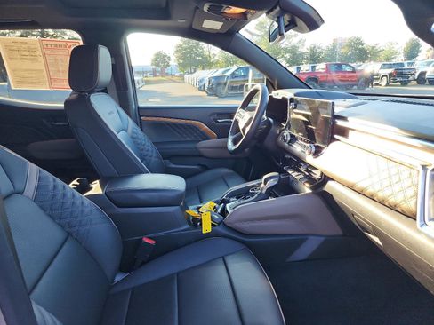 Certified 2024 GMC Canyon Denali image 8