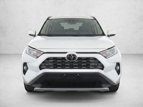Used 2019 Toyota RAV4 Limited FWD image 2