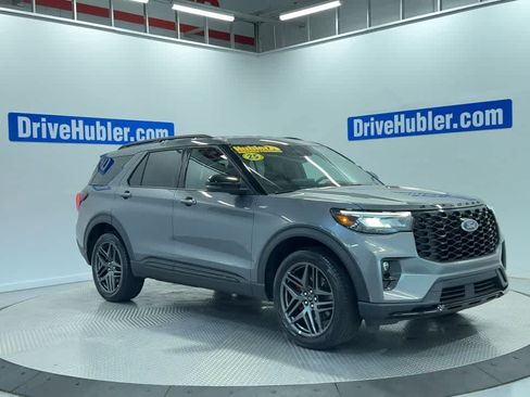 Used 2025 Ford Explorer ST-Line w/ ST-Line Street Pack AWD/4WD image 4