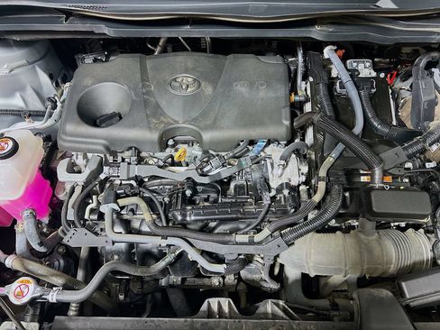 Certified 2024 Toyota Sienna XLE FWD image 28