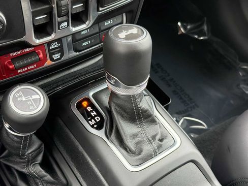 Used 2026 Jeep Wrangler Unlimited Rubicon AWD/4WD image 25