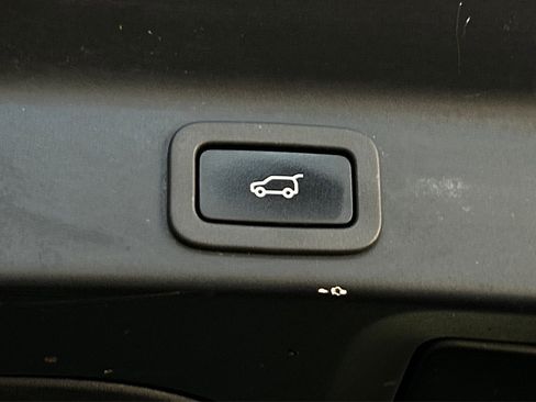 Used 2019 Jaguar F-PACE Prestige image 53