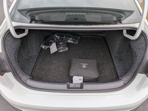 Used 2023 Volkswagen Jetta SE image 28