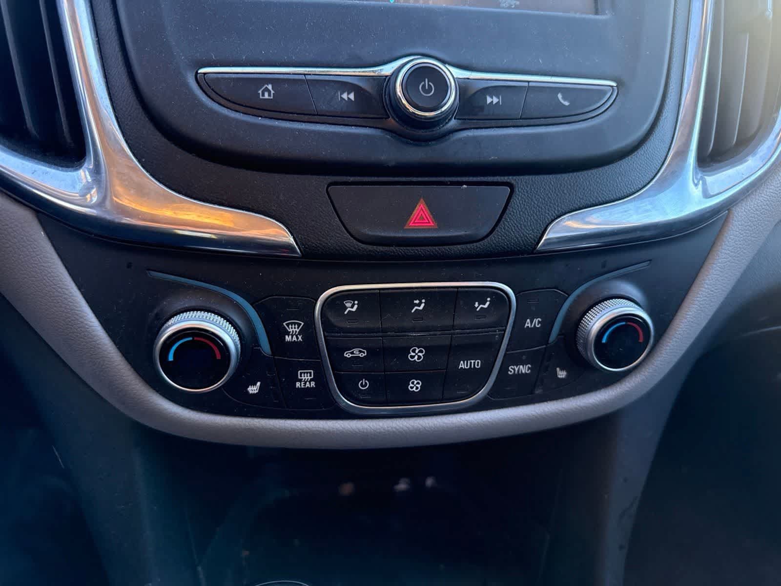 Used 2018 Chevrolet Equinox LT FWD image 24