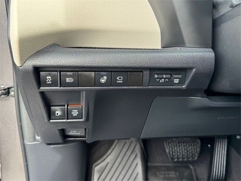 Certified 2023 Toyota Sienna Platinum image 18