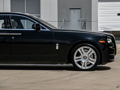 Used 2017 Rolls-Royce Ghost RWD image 26