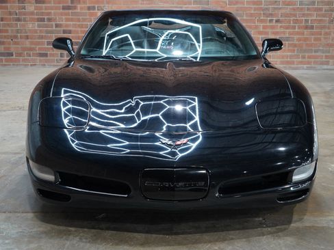 Used 2004 Chevrolet Corvette Convertible w/ Preferred Equipment Group image 4