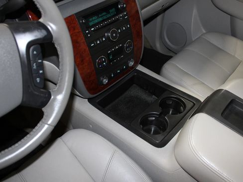 Used 2010 Chevrolet Avalanche LT w/ Luxury Package RWD image 22