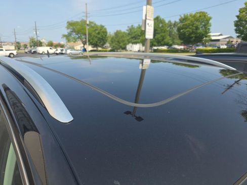 Used 2023 Volkswagen Tiguan SE w/ Panoramic Sunroof Package FWD image 12