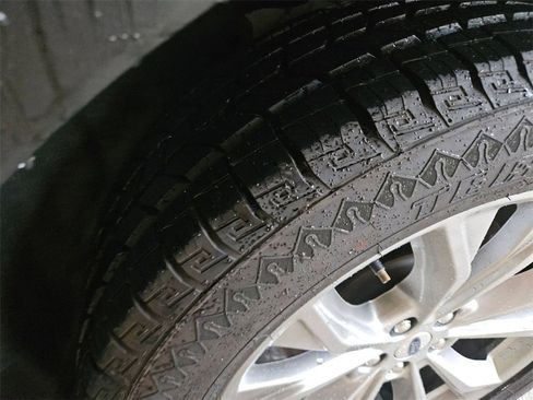 Used 2023 Ford Explorer Limited image 29