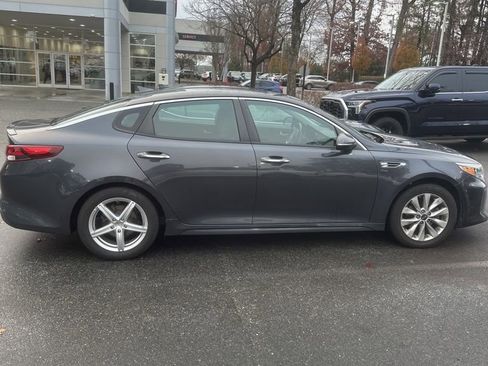Certified 2018 Kia Optima S image 4