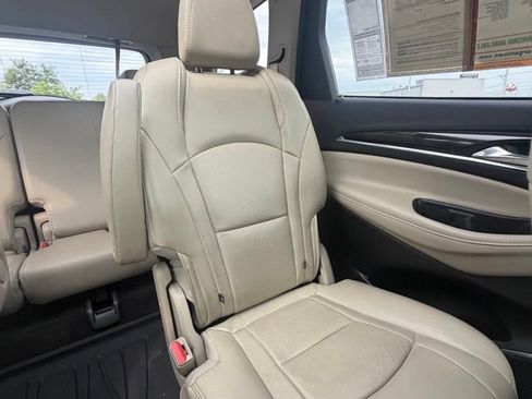 Used 2018 Buick Enclave Essence AWD/4WD image 17