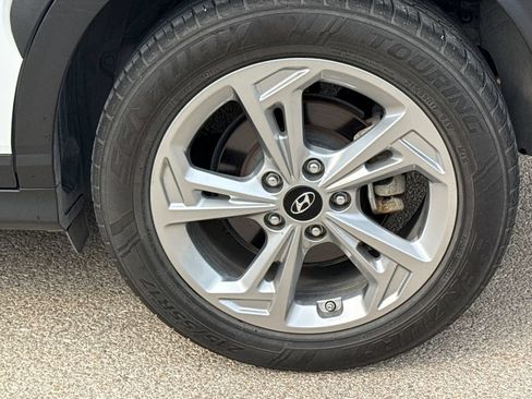 Used 2023 Hyundai Kona SEL AWD/4WD image 9