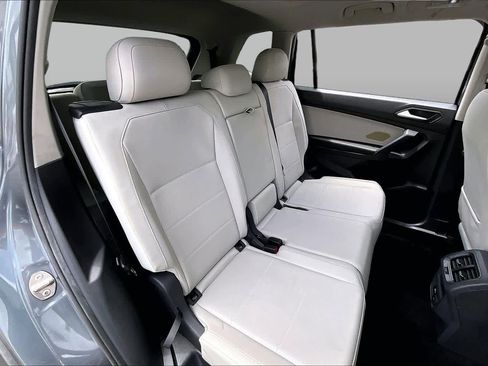 Used 2019 Volkswagen Tiguan SE w/ Panoramic Sunroof Package FWD image 17