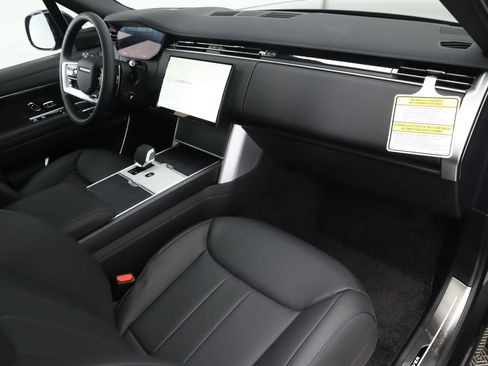 New 2026 Land Rover Range Rover SE image 17
