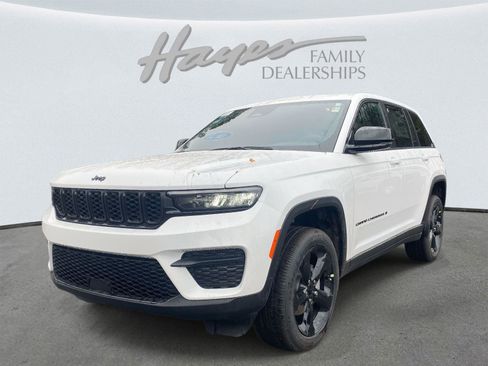 New 2025 Jeep Grand Cherokee Altitude image 25