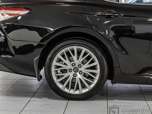 Used 2020 Toyota Camry XLE image 11