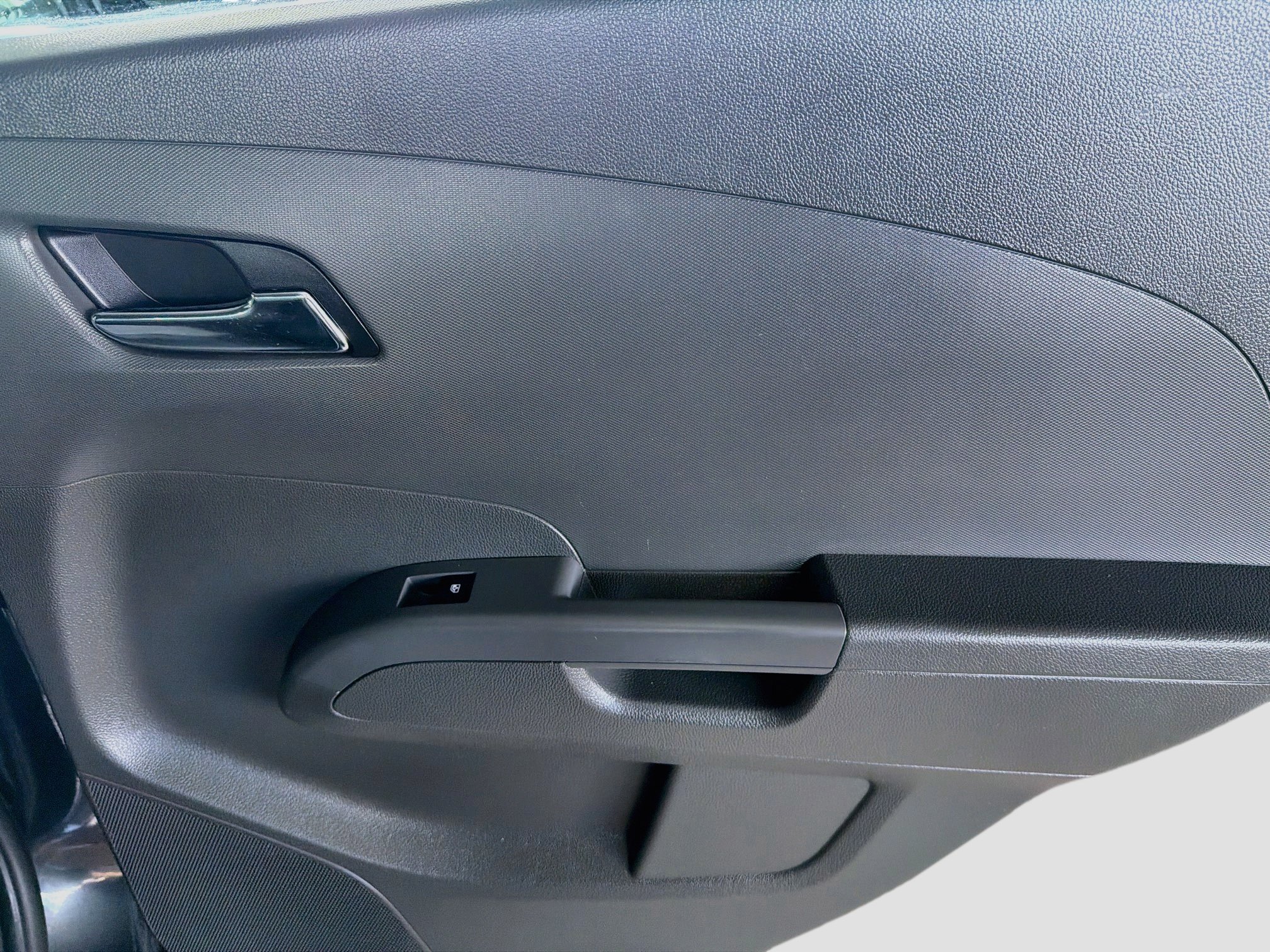 Used 2015 Chevrolet Sonic LT FWD image 26