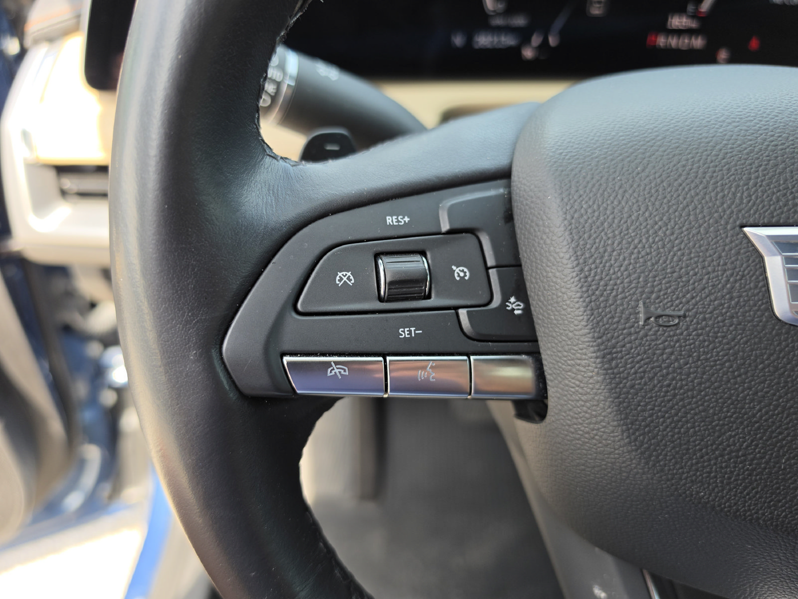 Used 2024 Cadillac XT4 Luxury FWD image 31