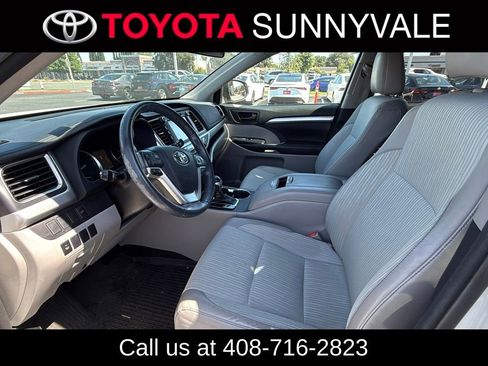 Used 2016 Toyota Highlander Plus FWD image 4