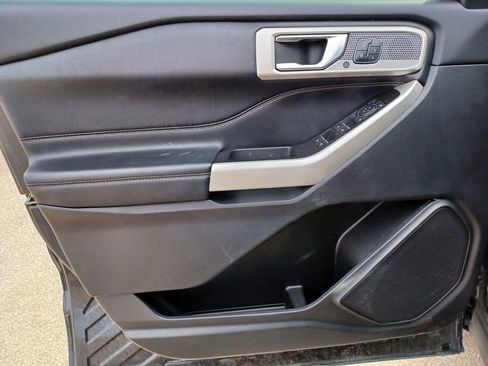 Used 2022 Ford Explorer Limited w/ Equipment Group 301A image 12