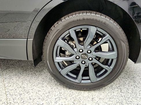 Used 2022 Chevrolet Equinox RS w/ LPO, Floor Liner Package image 9