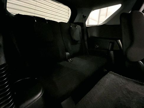 Used 2022 Ford Explorer XLT image 28