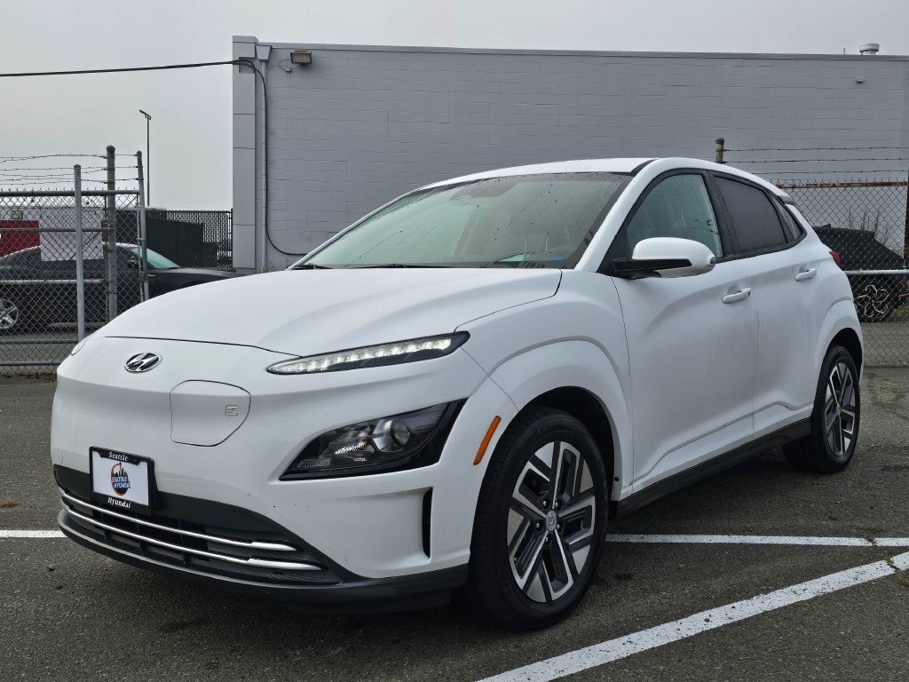 Used 2023 Hyundai Kona SE FWD image 3