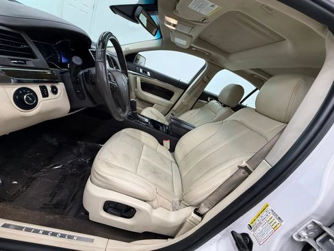 Used 2013 Lincoln MKS AWD image 16