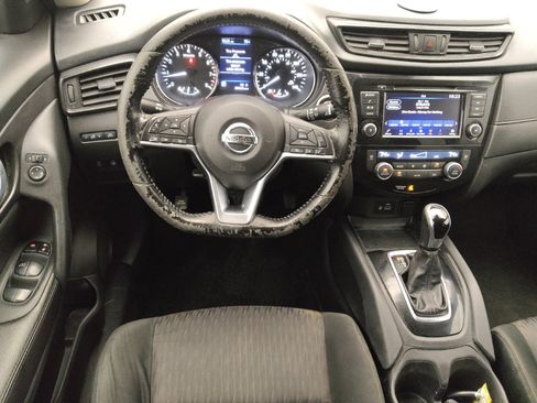 Used 2020 Nissan Rogue SV FWD image 22
