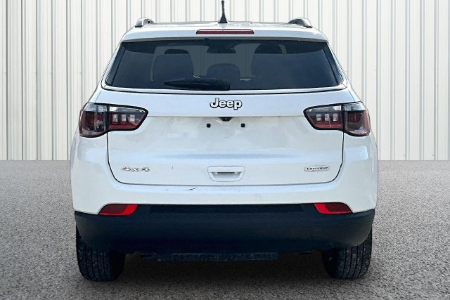 Used 2025 Jeep Compass Latitude w/ Sun & Sound Group AWD/4WD image 4