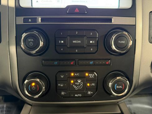 Used 2017 Ford Expedition XLT w/ Equipment Group 202A AWD/4WD image 21