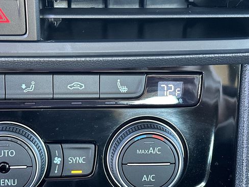 Used 2024 Volkswagen Jetta SE w/ Panoramic Sunroof Package image 21