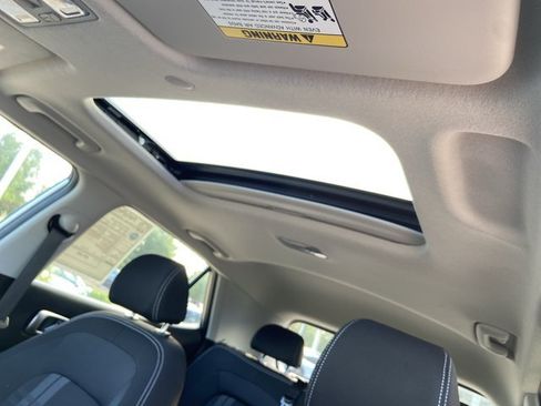 Used 2025 Hyundai Venue SEL FWD image 29