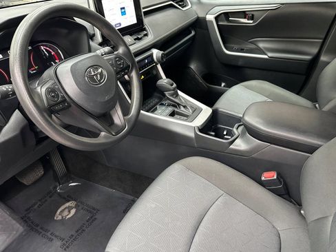 Used 2025 Toyota RAV4 XLE FWD image 13